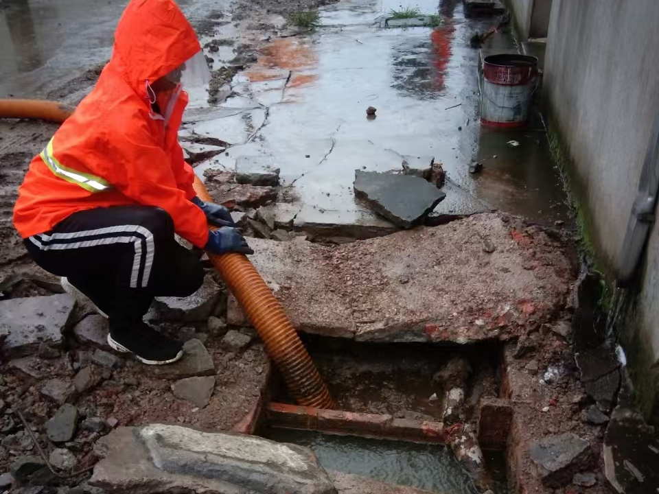 祁连专业清理污水池 炜誉市政以规范流程守护城市 “肠道”